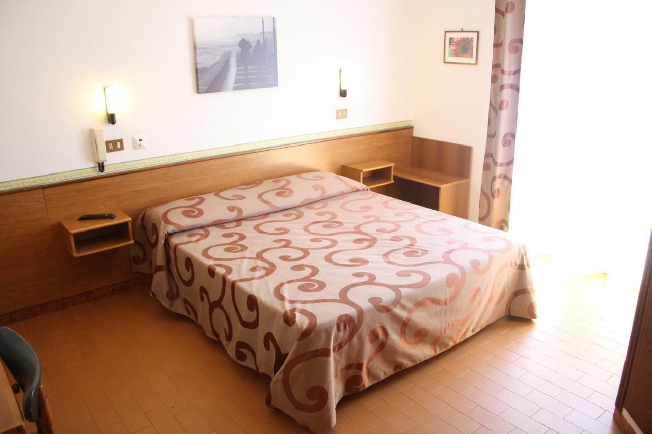Hotel Helga Caorle Exteriör bild
